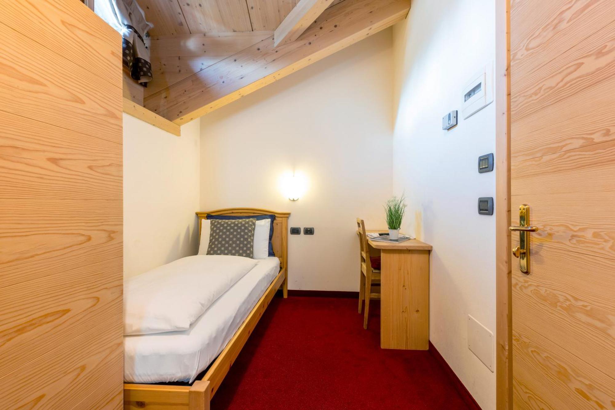 Hotel Cardo Isolaccia Exteriör bild