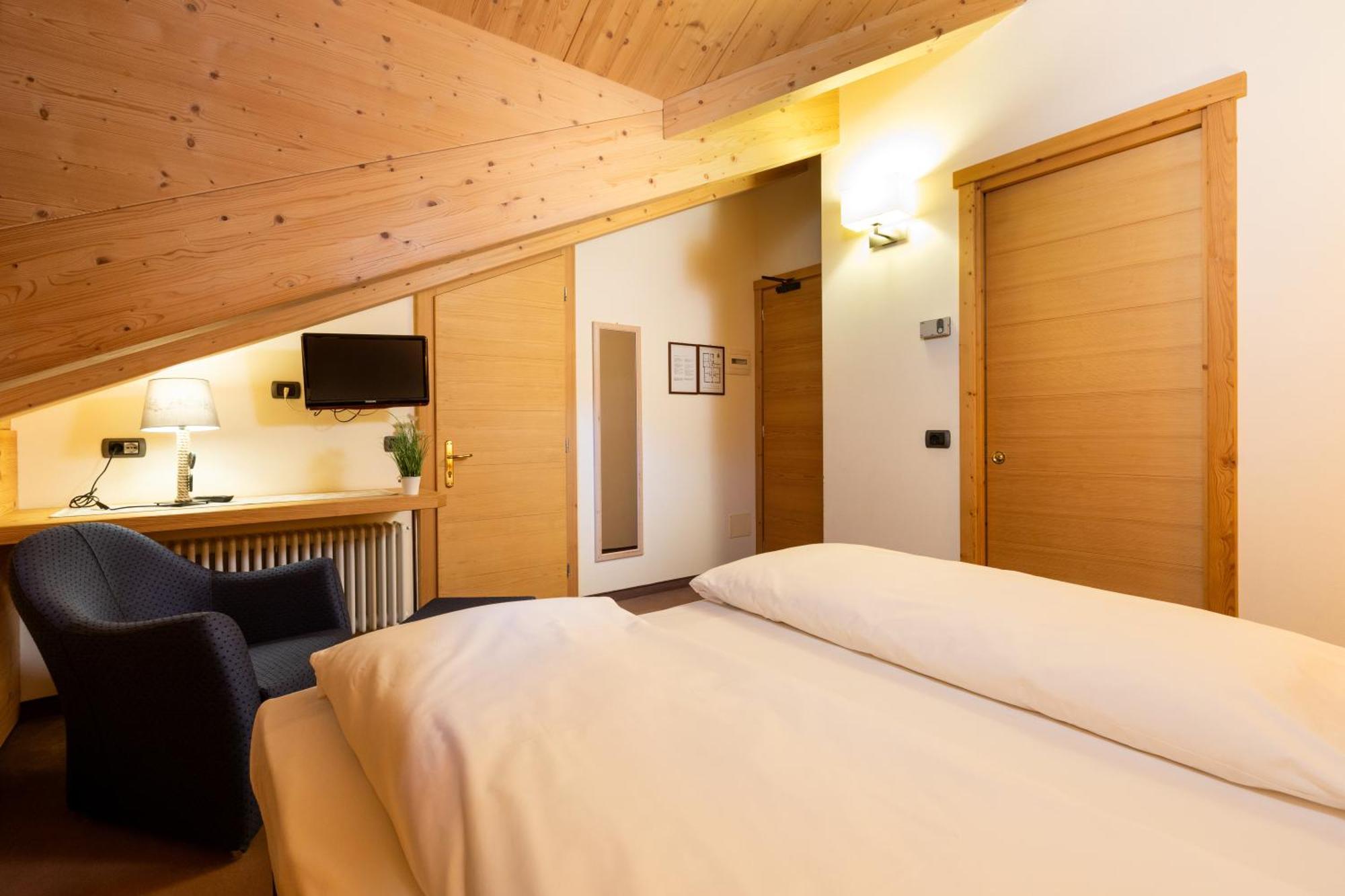 Hotel Cardo Isolaccia Exteriör bild