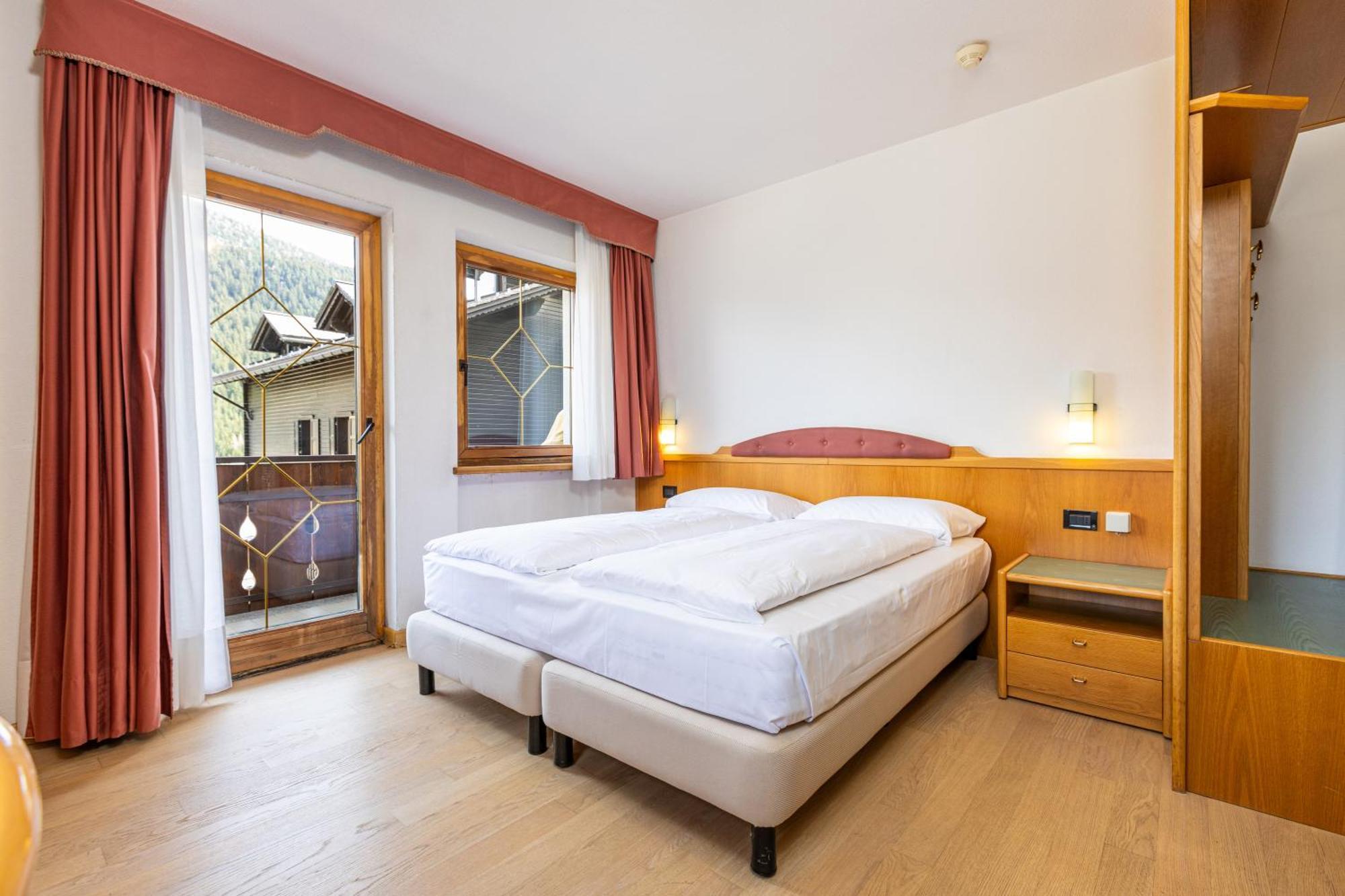 Hotel Cardo Isolaccia Exteriör bild
