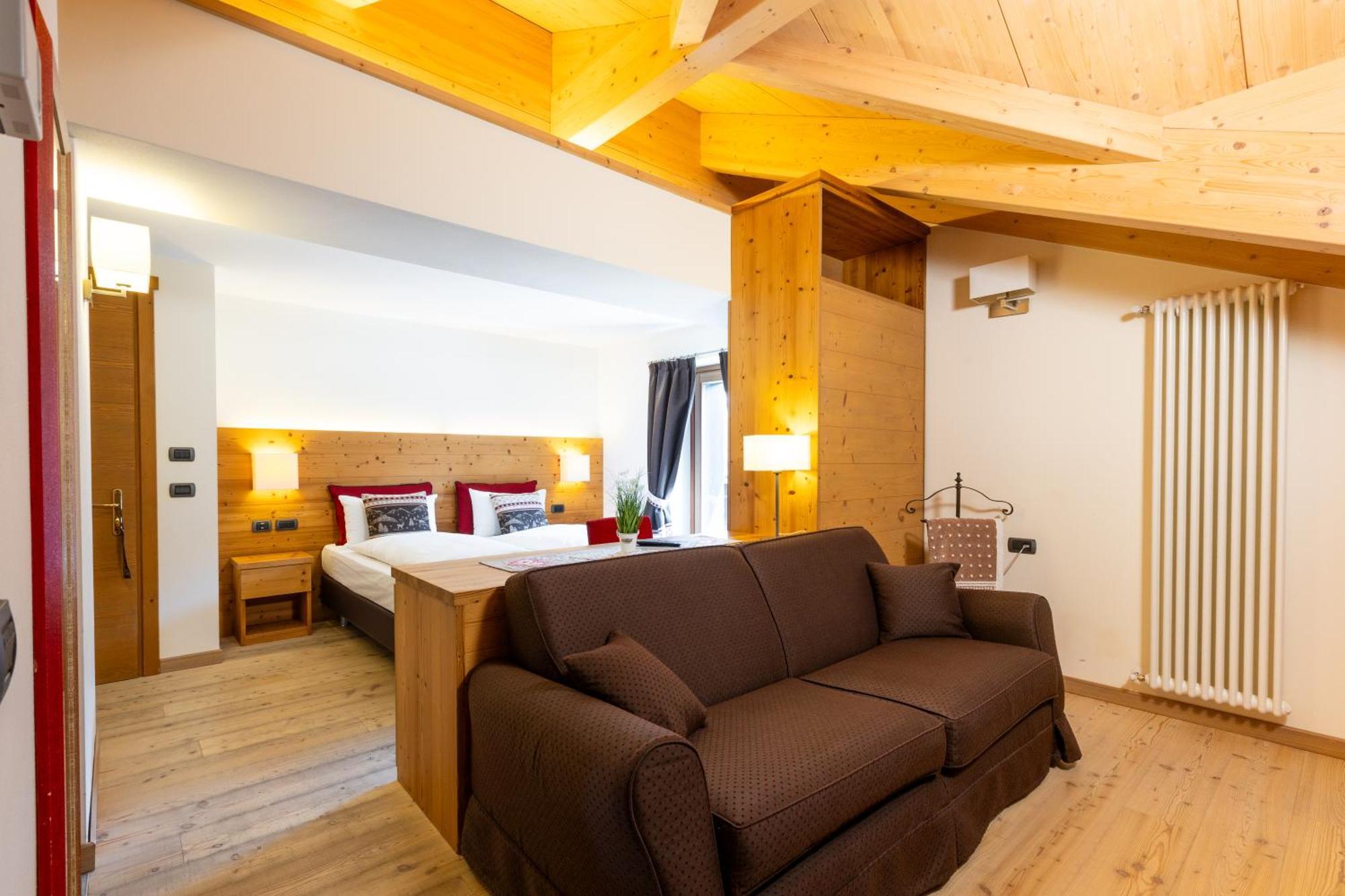 Hotel Cardo Isolaccia Exteriör bild
