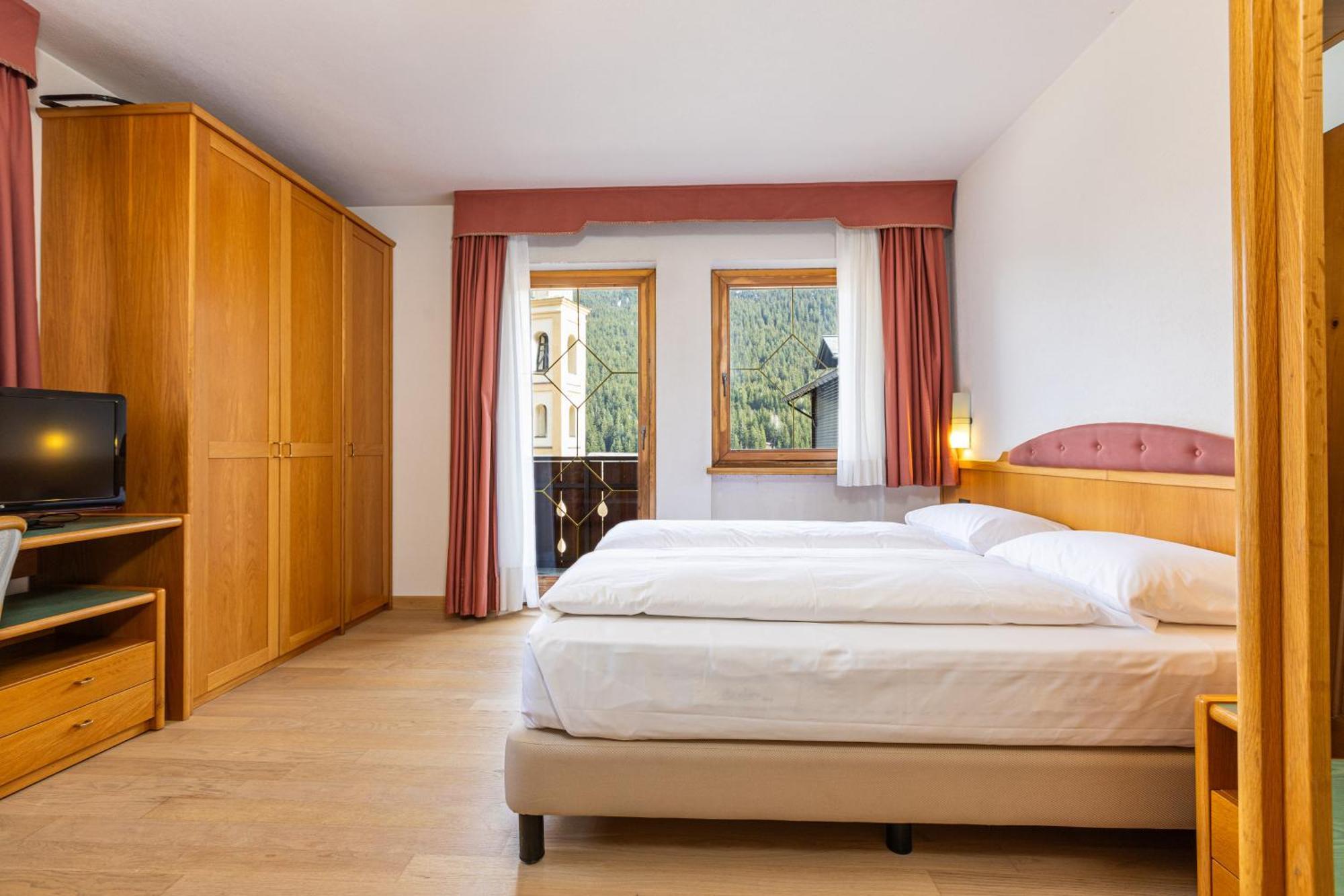 Hotel Cardo Isolaccia Exteriör bild