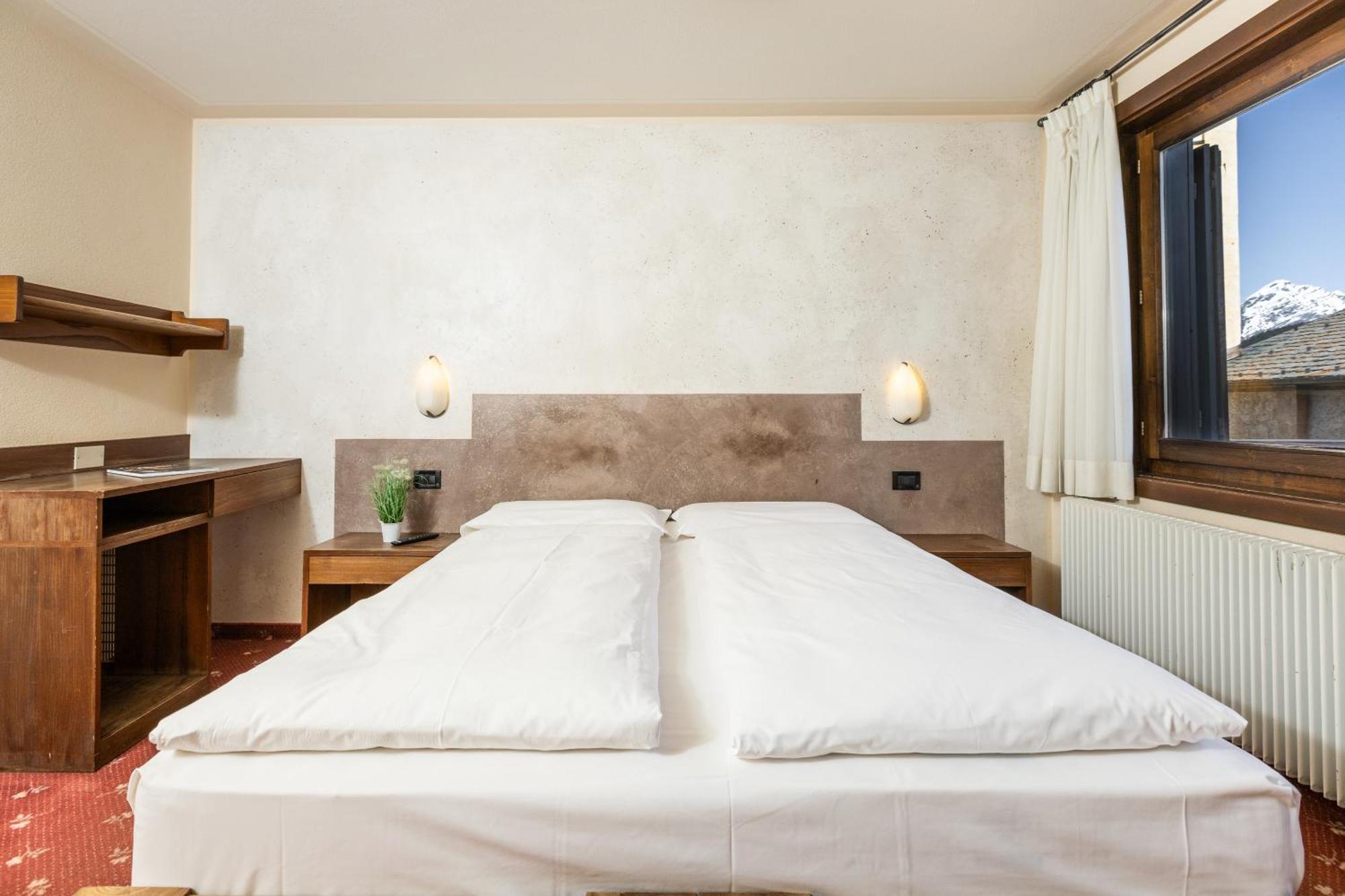 Hotel Cardo Isolaccia Exteriör bild