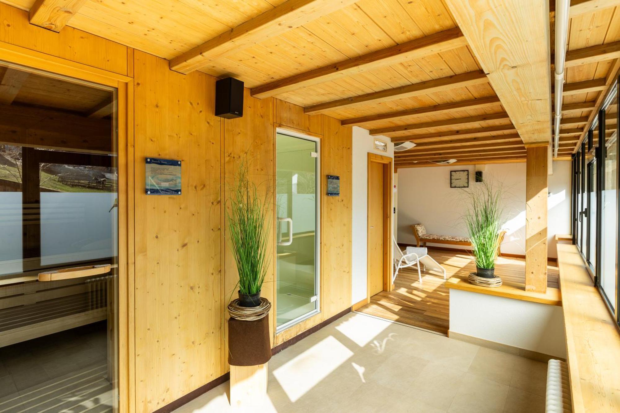 Hotel Cardo Isolaccia Exteriör bild