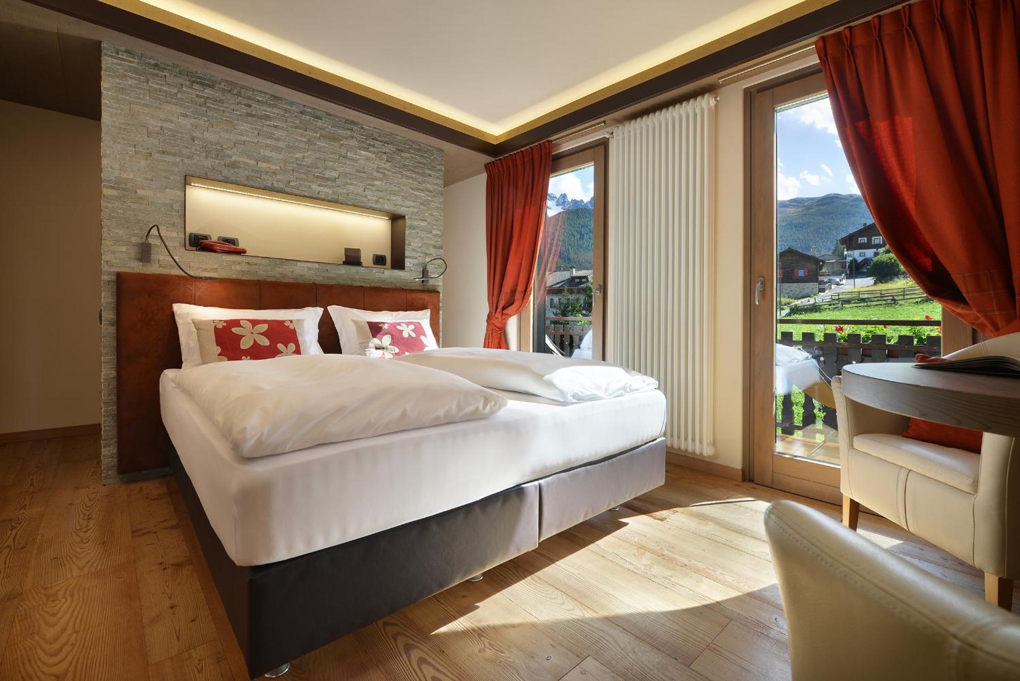 Hotel Cardo Isolaccia Exteriör bild