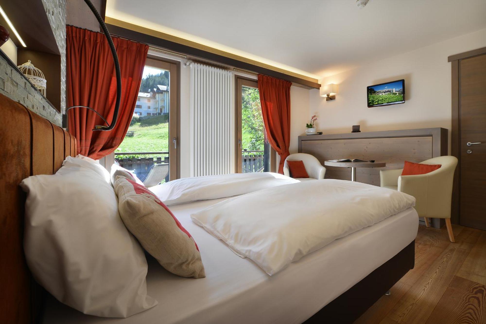 Hotel Cardo Isolaccia Exteriör bild