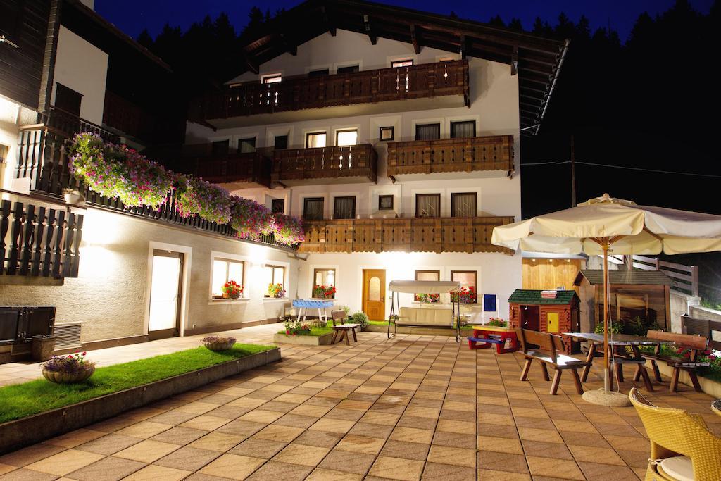 Hotel Cardo Isolaccia Exteriör bild
